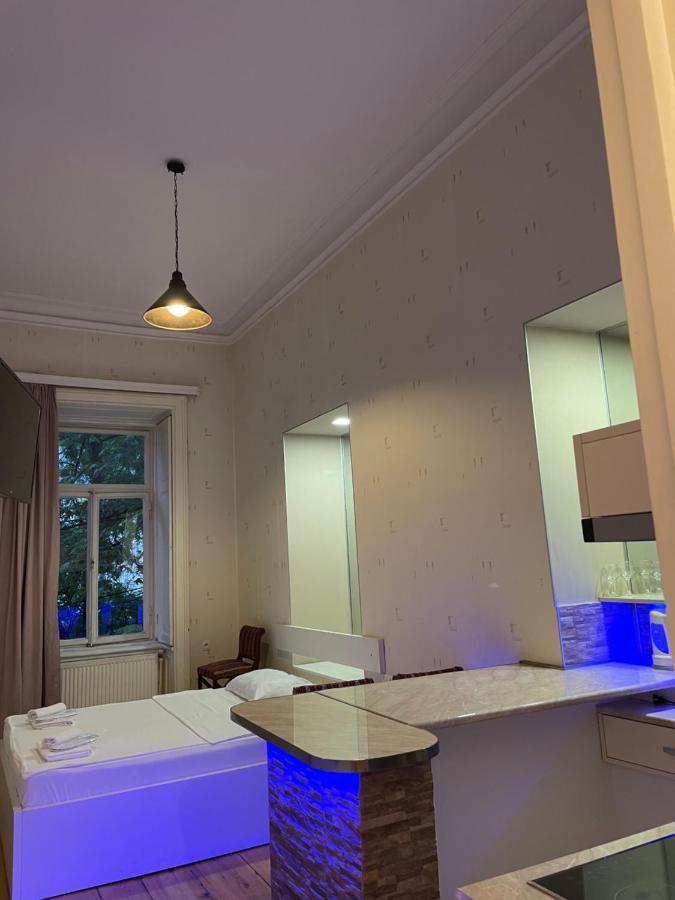 Downtown Room Tbilisi Esterno foto
