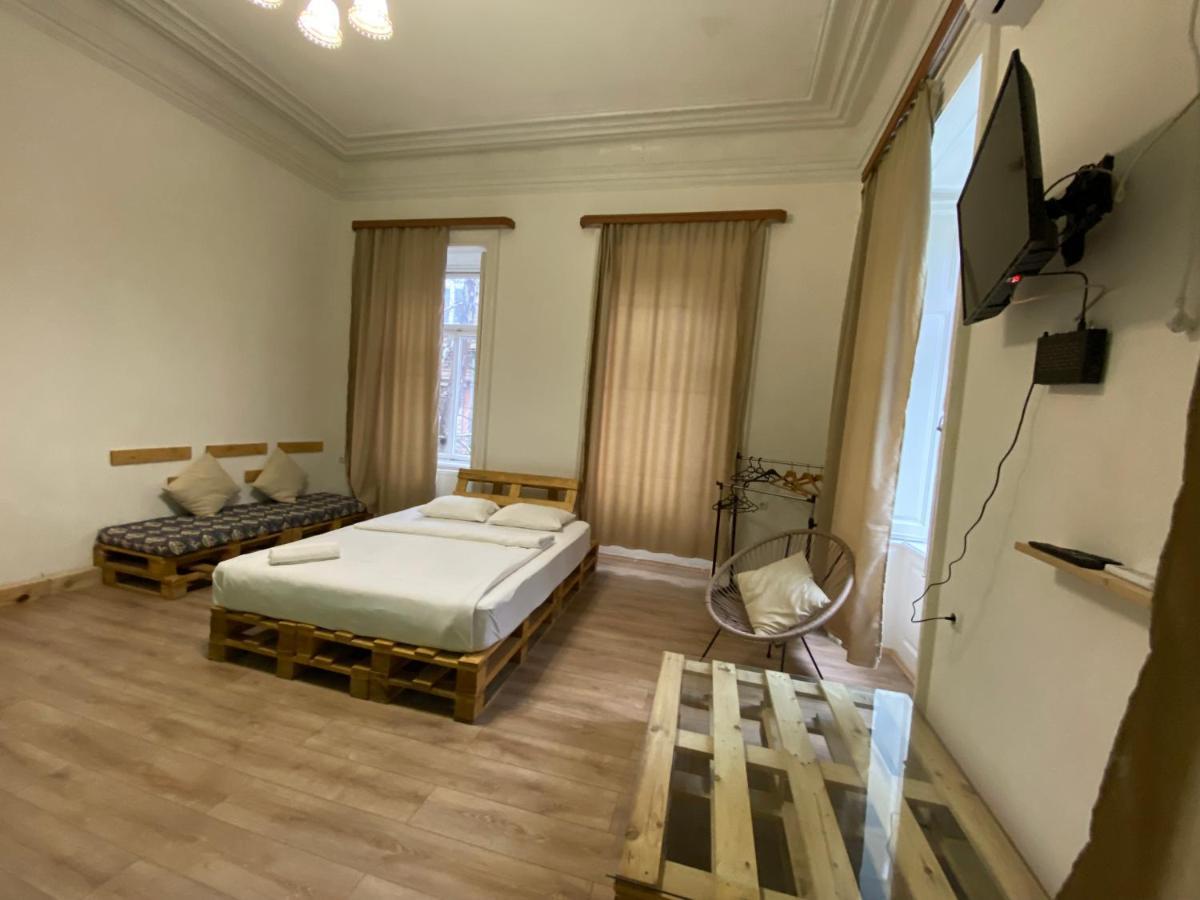 Downtown Room Tbilisi Esterno foto