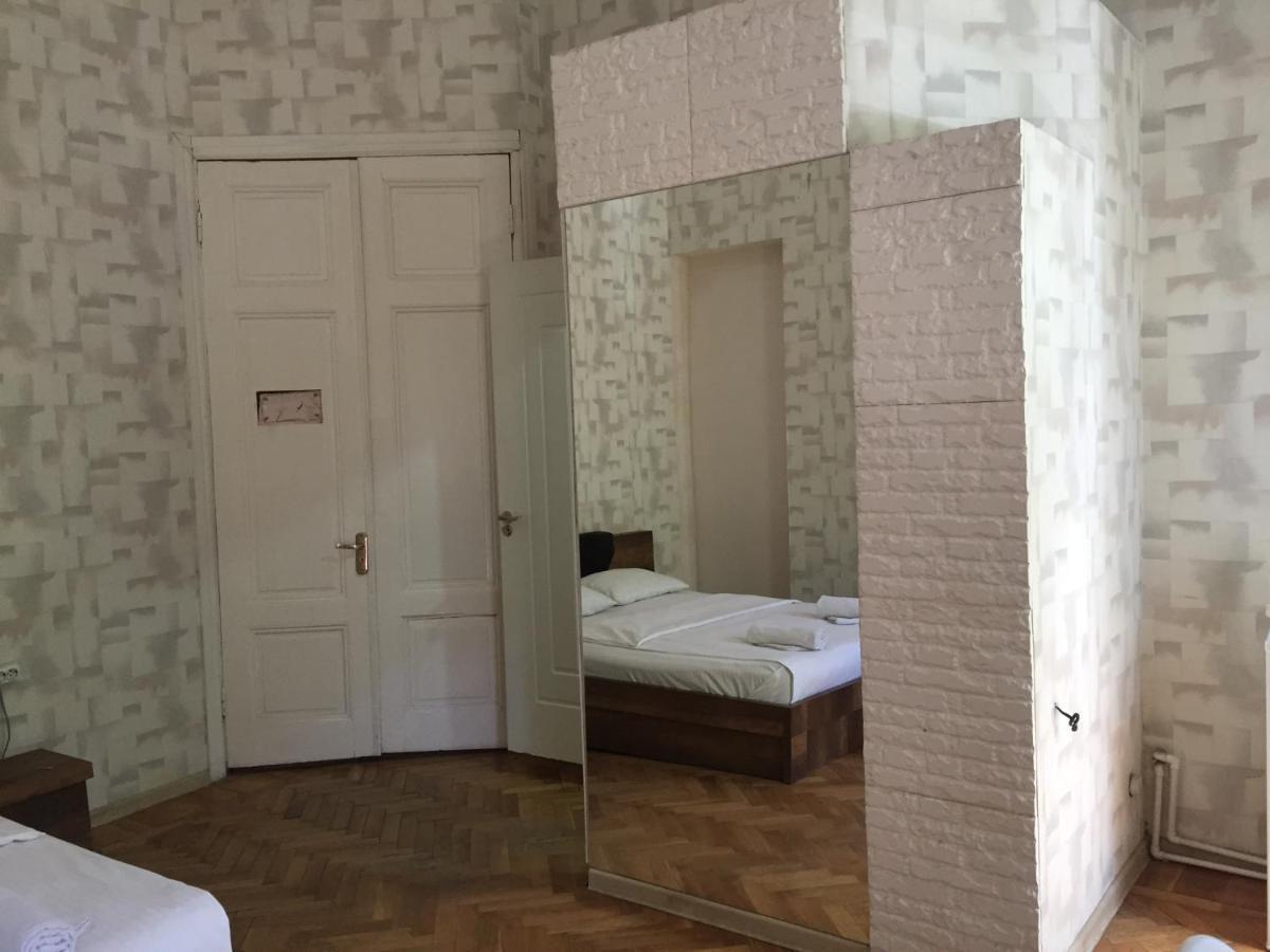 Downtown Room Tbilisi Esterno foto
